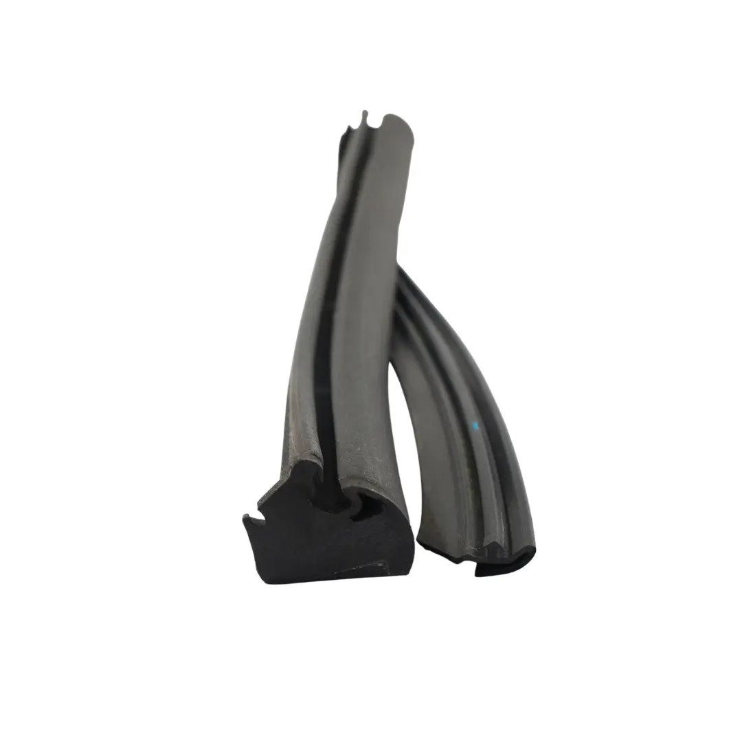 Guarnizione Telaio Capote Posteriore Destra per Mercedes A207 con numero di parte A2097700805 Mercedes A207 Guarnizione Telaio Capote Posteriore Destra - SKU A2097700805 - Numero di parte A2097700805