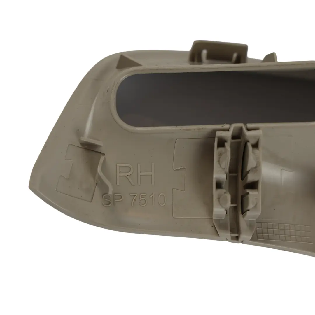 Garniture Fixation Cache Ceinture Arrière Droit Beige pour Mercedes W213 à propos du numéro de pièce A2136925000 Mercedes W213 Garniture Fixation Cache Ceinture Arrière Droit Beige - SKU A2136925000 - Numéro de pièce A2136925000