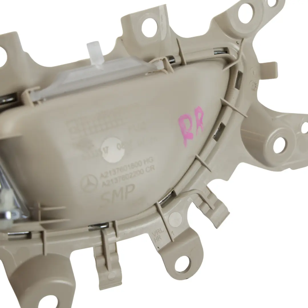 Mercedes W213 Maniglia Interna Porta Anteriore Posteriore Destra - SKU A2137602200 - Numero di parte A2137602200