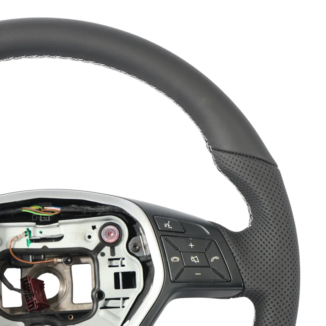 NUOVO Pelle nera con filetti bianchi per Volante Mercedes W176 W204 W246 con numero di parte A2184601918 Volante Mercedes W176 W204 W246 NUOVO Pelle nera con filetti bianchi - SKU A2184601918-1 - Numero di parte A2184601918