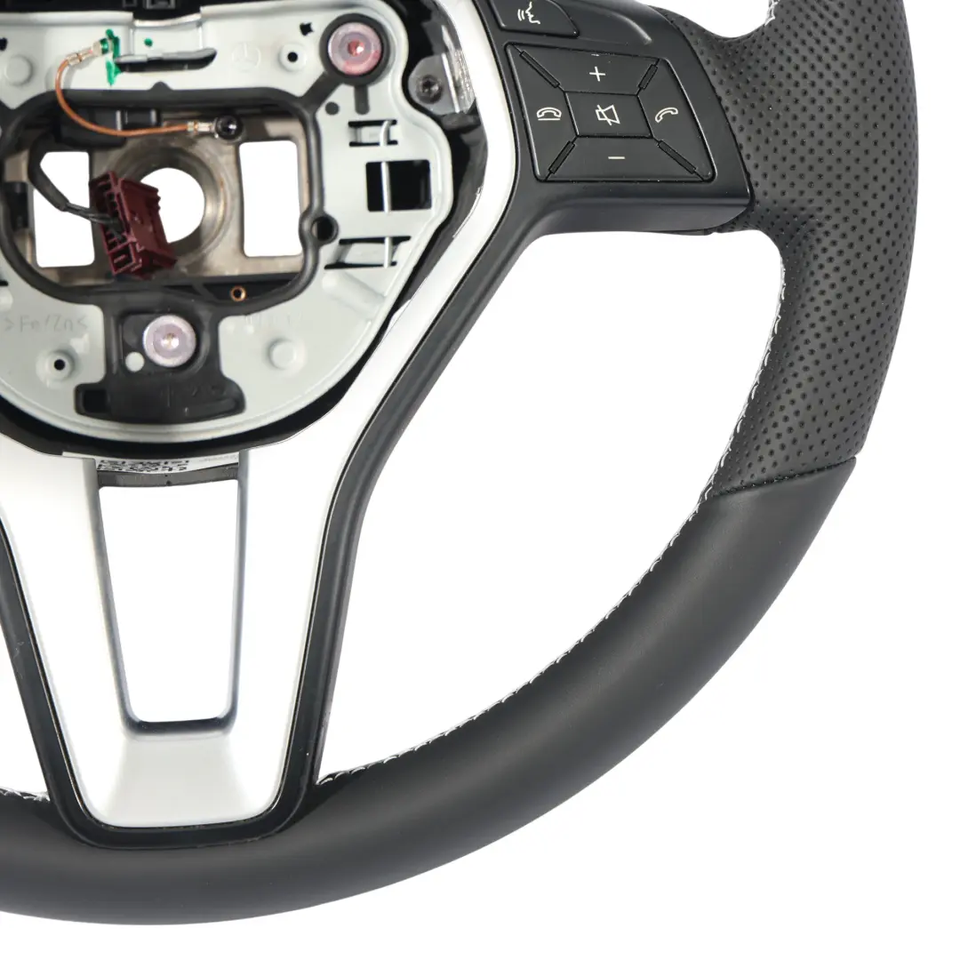  Volant Mercedes W176 W204 W246 NEUF cuir noir avec fils blancs - SKU A2184601918-1 - Numéro de pièce A2184601918
