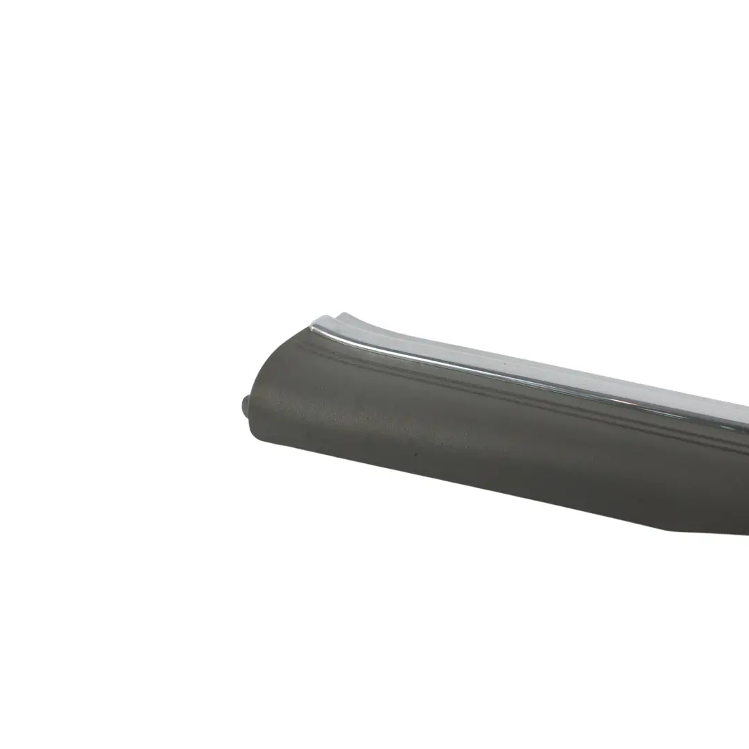 Copertura Ingresso Trim Step Plate Posteriore Destra per Mercedes C219 con numero di parte A2196800835 Mercedes C219 Copertura Ingresso Trim Step Plate Posteriore Destra - SKU A2196800835-1 - Numero di parte A2196800835