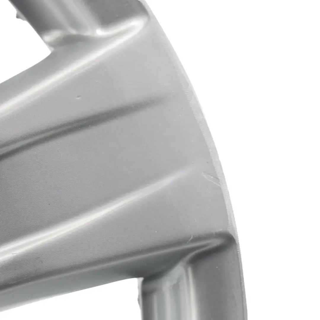 Silberne Leichtmetallfelge 18" 8.5J ET:43 für Mercedes C216 W221 mit Teilenummer A2214015102 Mercedes C216 W221 Silberne Leichtmetallfelge 18" 8.5J ET:43 - SKU A2214015102-1 - Teilenummer A2214015102