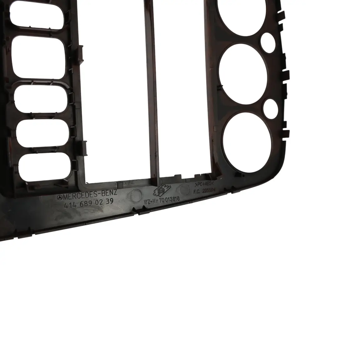 W414 Console Centrale Panneau Garniture Noyer pour Mercedes à propos du numéro de pièce A4146890239 Mercedes W414 Console Centrale Panneau Garniture Noyer - SKU A4146890239 - Numéro de pièce A4146890239