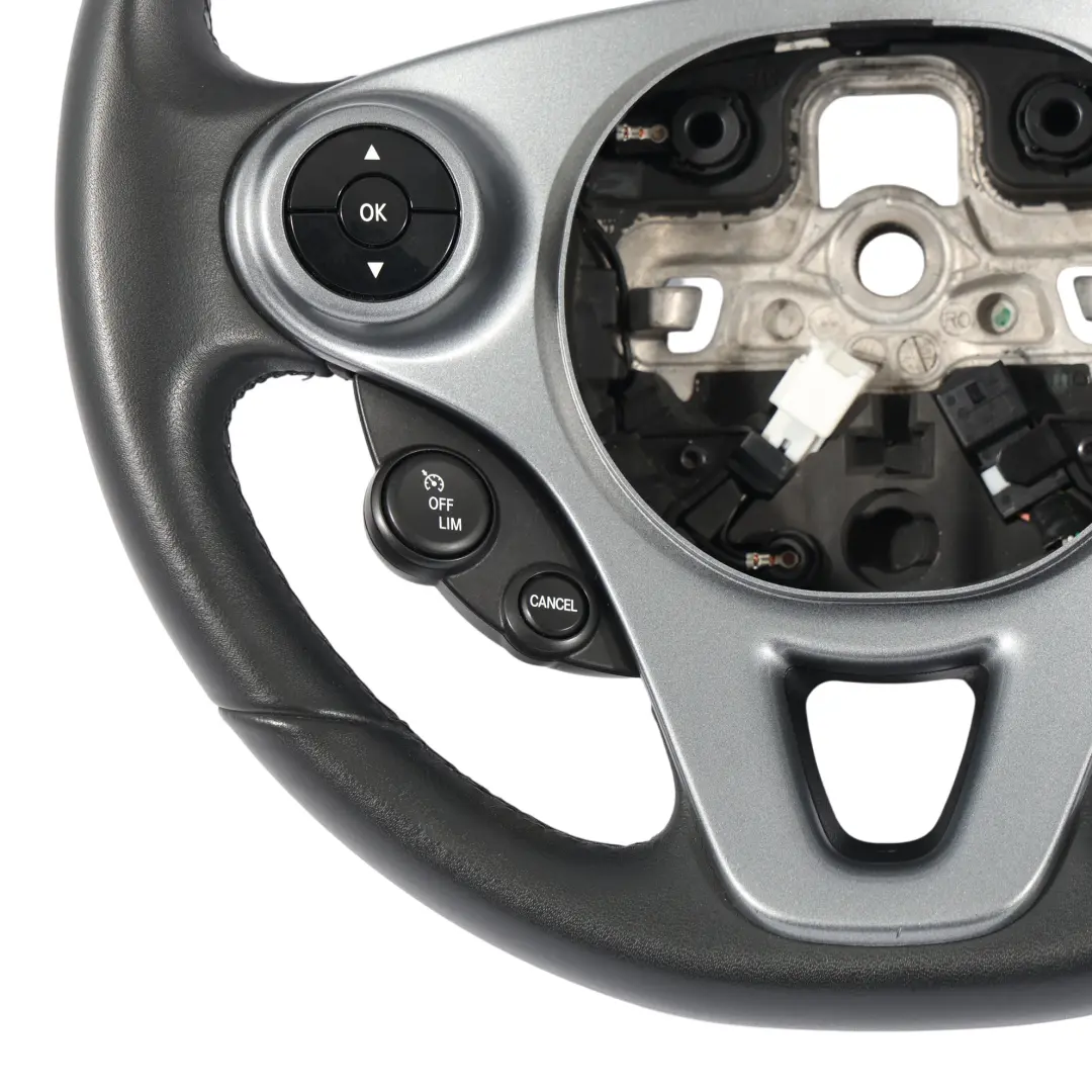 W453 Volante In Pelle Nera Multifunzione per SMART FORFOUR 453 con numero di parte A4534603500 SMART FORFOUR 453 W453 Volante In Pelle Nera Multifunzione - SKU A4534603500 - Numero di parte A4534603500