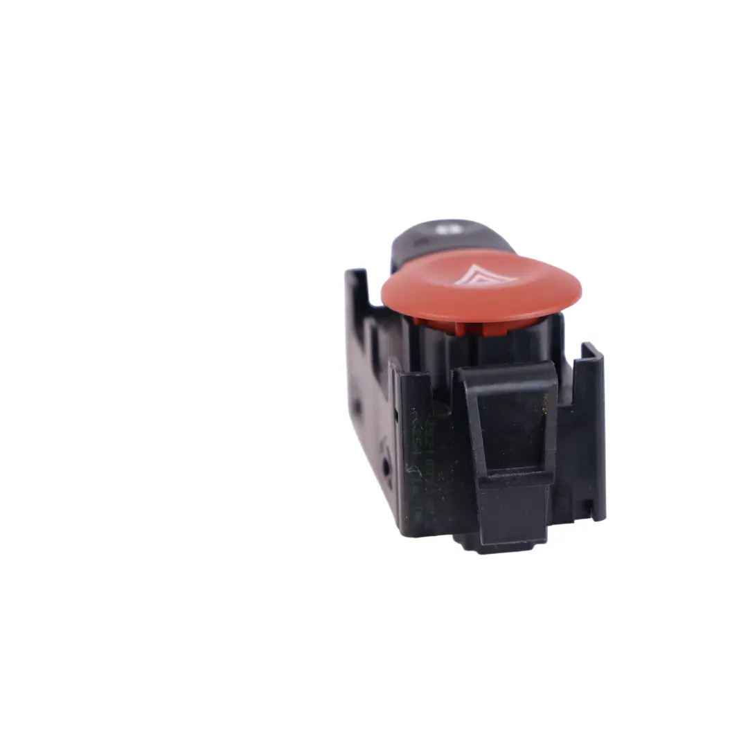 Cierre Interruptor Luces Emergencia E3160101 para Smart 453 Fortwo con número de pieza A4539051901 Smart 453 Fortwo Cierre Interruptor Luces Emergencia E3160101 - SKU A4539051901 - Número de pieza A4539051901
