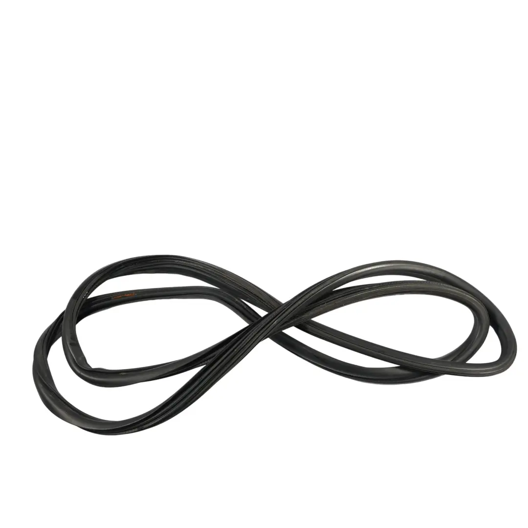 Guarnizione Finestrino Posteriore Sinistro Destro per Mercedes W639 con numero di parte A6396713120 Mercedes W639 Guarnizione Finestrino Posteriore Sinistro Destro - SKU A6396713120 - Numero di parte A6396713120