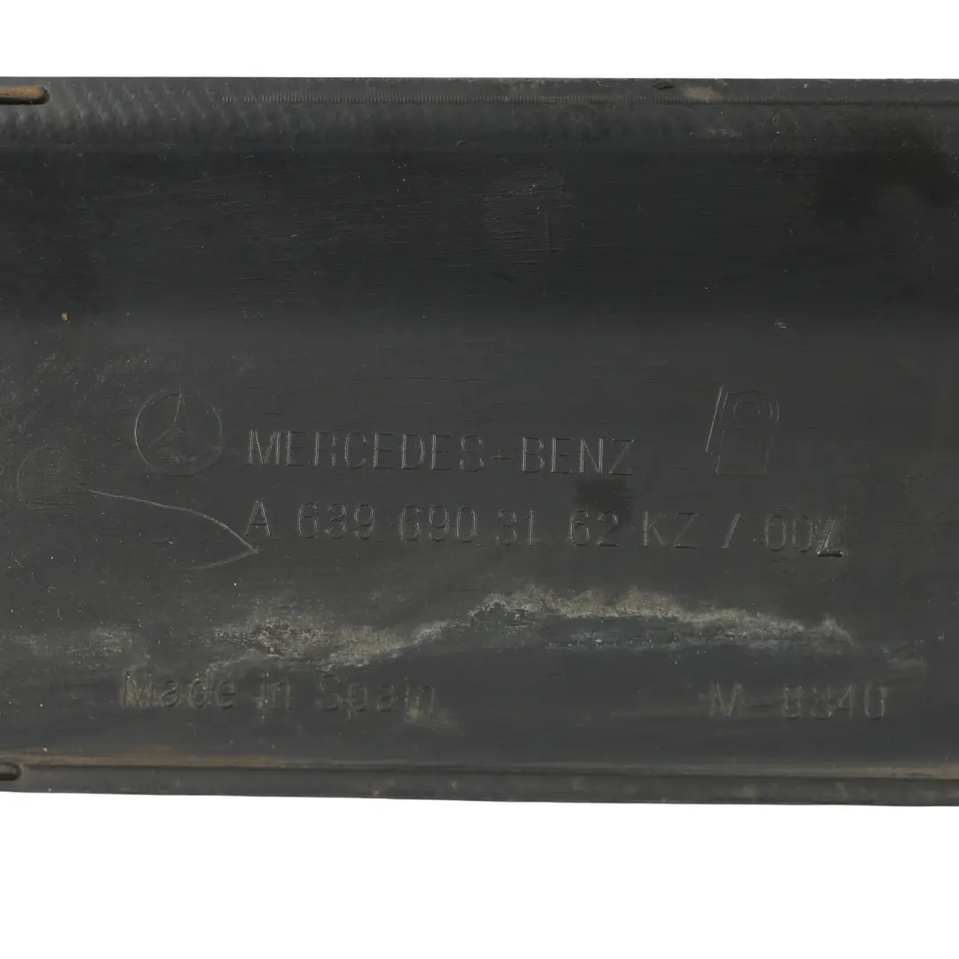 Hintere Zierleiste Schutzleiste Rechts für Mercedes W639 mit Teilenummer A6396903162 Mercedes W639 Hintere Zierleiste Schutzleiste Rechts - SKU A6396903162 - Teilenummer A6396903162