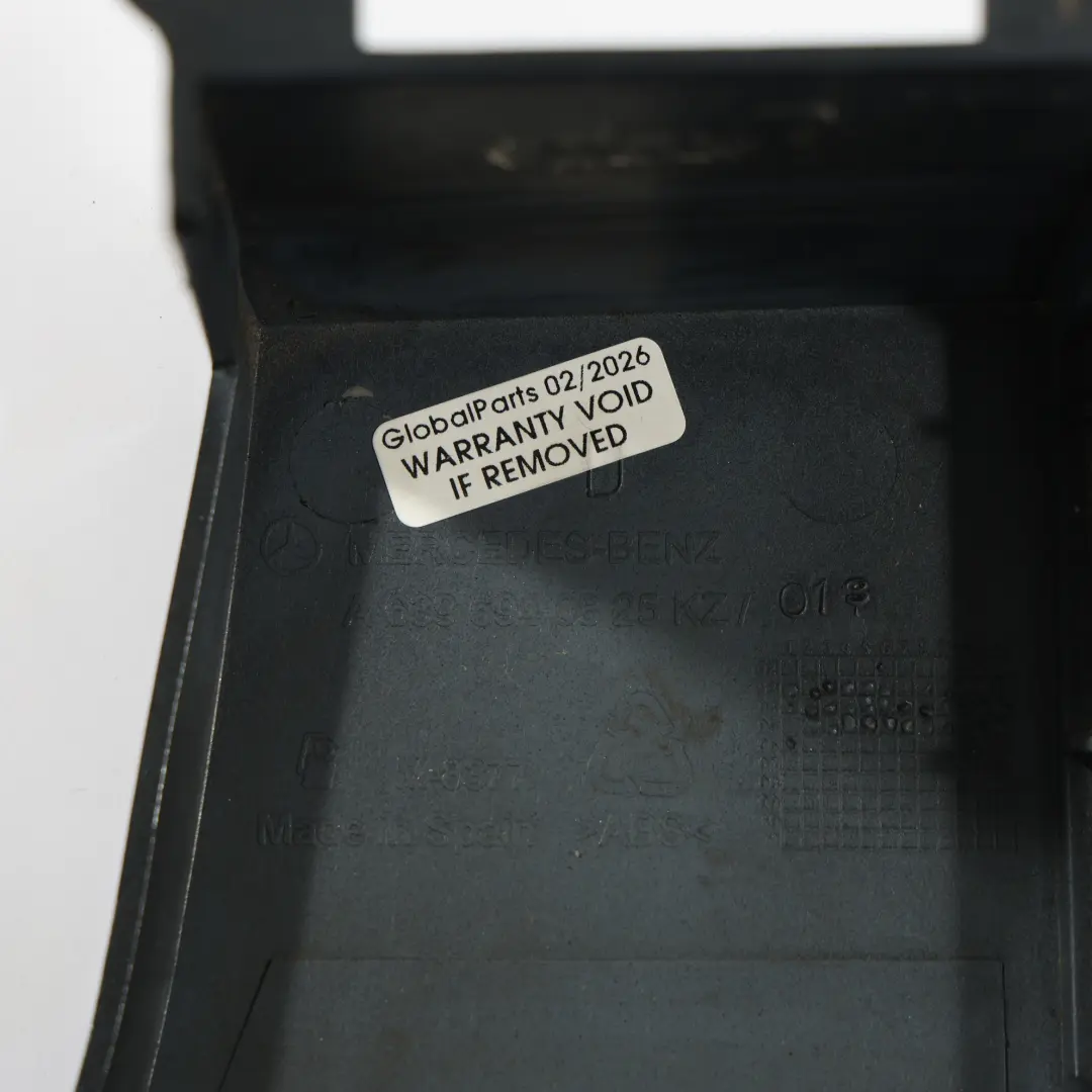 Osłona Narożnik Zawiasu Tylny Prawy Carbon Black 040 do Mercedes Vito W639 o numerze A6396940825 Mercedes Vito W639 Osłona Narożnik Zawiasu Tylny Prawy Carbon Black 040 - SKU A6396940825-CBL - Numer Części A6396940825