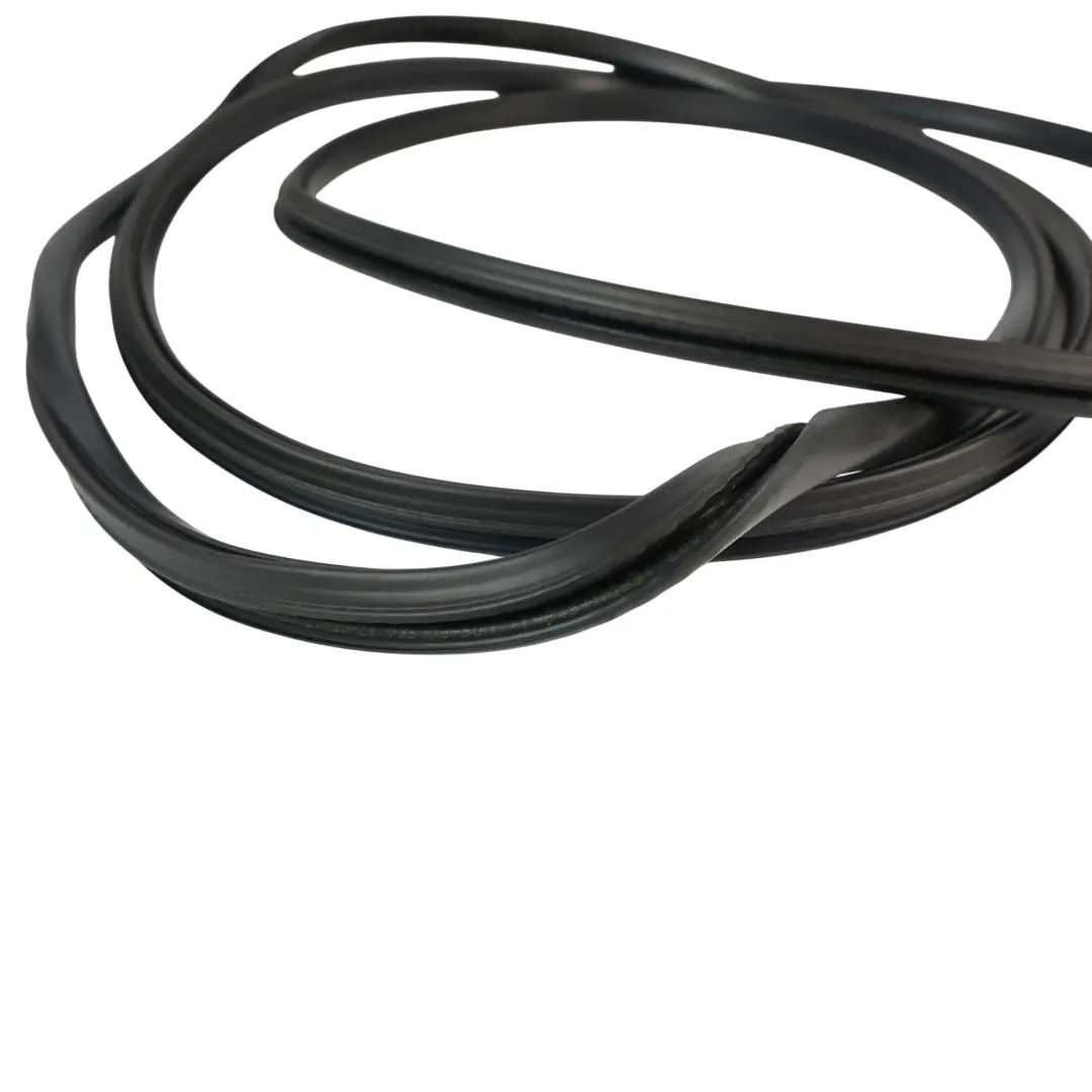 Mercedes W906 Guarnizione Telaio Gomma Anteriore Sinistra A9066711220 - SKU A9066712820 - Numero di parte A9066712820