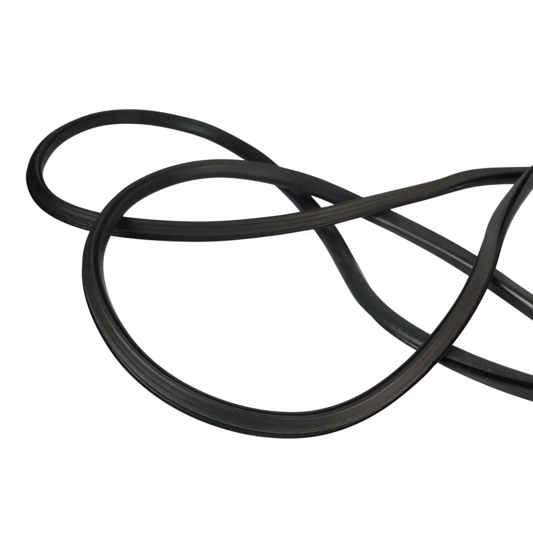 Mercedes W906 Joint Étanchéité Cadre Arrière Gauche - SKU A9066713020 - Numéro de pièce A9066713020