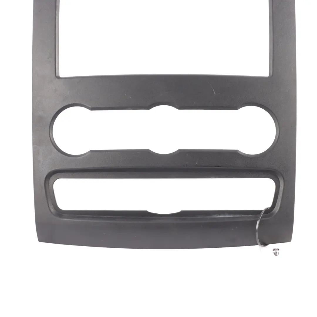 Tapa panel embellecedor central del salpicadero delantero para Mercedes Sprinter W906 con número de pieza A9066800017 Mercedes Sprinter W906 Tapa panel embellecedor central del salpicadero delantero - SKU A9066800017-1 - Número de pieza A9066800017