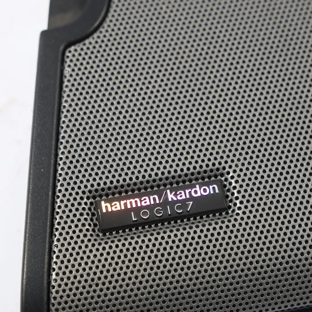 Kratka Głośnika Drzwi Lewy Przód do Land Rover 4 L319 o numerze AH22-18K887-AAW Land Rover 4 L319 Kratka Głośnika Drzwi Lewy Przód - SKU AH22-18K887-AAW - Numer Części AH22-18K887-AAW