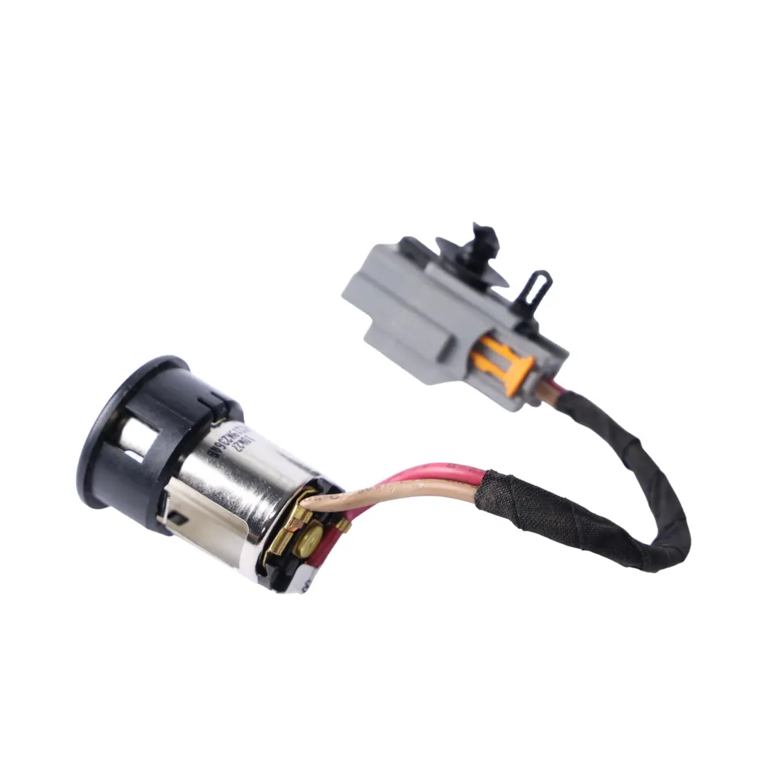 Toma Corriente Encendedor Consola Central para Land Rover L319 con número de pieza AH22-19W236-AB Land Rover L319 Toma Corriente Encendedor Consola Central - SKU AH22-19W236-AB - Número de pieza AH22-19W236-AB