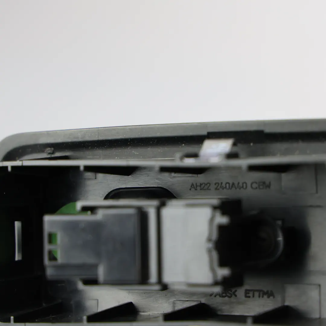 Interruttore Alzacristalli Posteriore AH22-14717-AB per Range Rover L538 con numero di parte AH22-240A40-CBW Range Rover L538 Interruttore Alzacristalli Posteriore AH22-14717-AB - SKU AH22-240A40-CBW - Numero di parte AH22-240A40-CBW