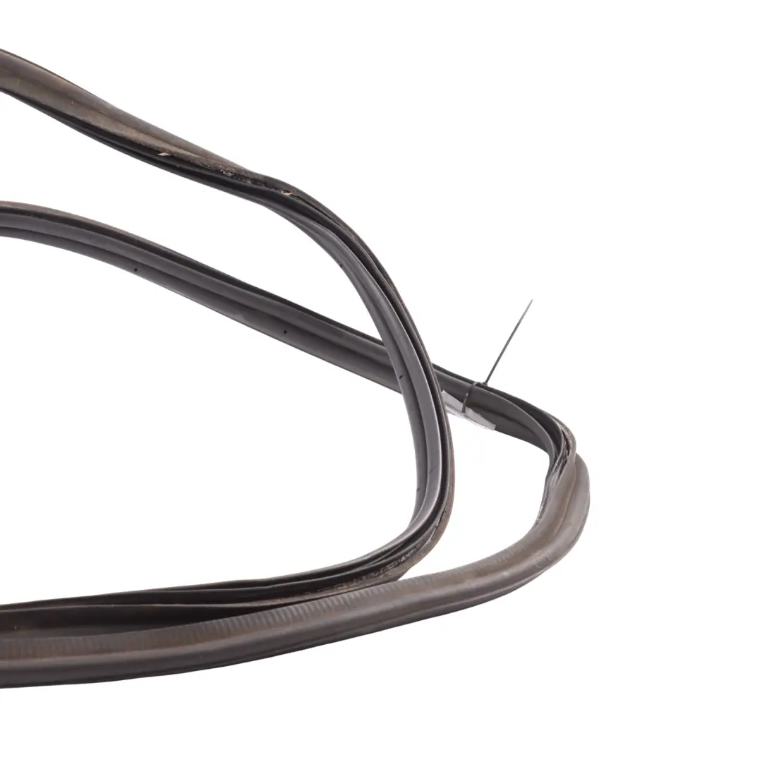 Seal Gasket Rubber Surround to Range Rover Sport L320 Rear Tailgate with Part number BHK790022 Range Rover Sport L320 Rear Tailgate Seal Gasket Rubber Surround - SKU BHK790022 - Part number BHK790022