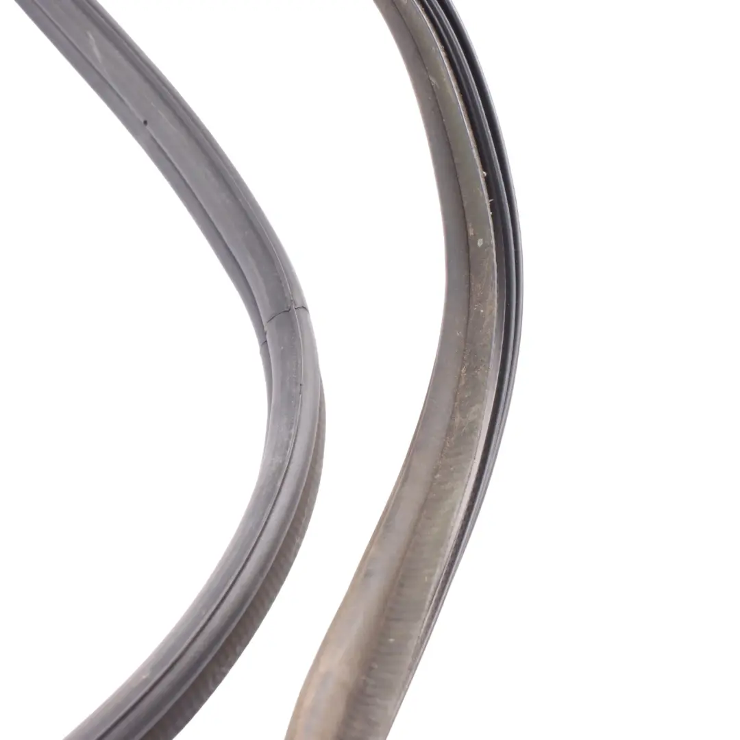 Seal Gasket Rubber Surround to Range Rover Sport L320 Rear Tailgate with Part number BHK790022 Range Rover Sport L320 Rear Tailgate Seal Gasket Rubber Surround - SKU BHK790022 - Part number BHK790022