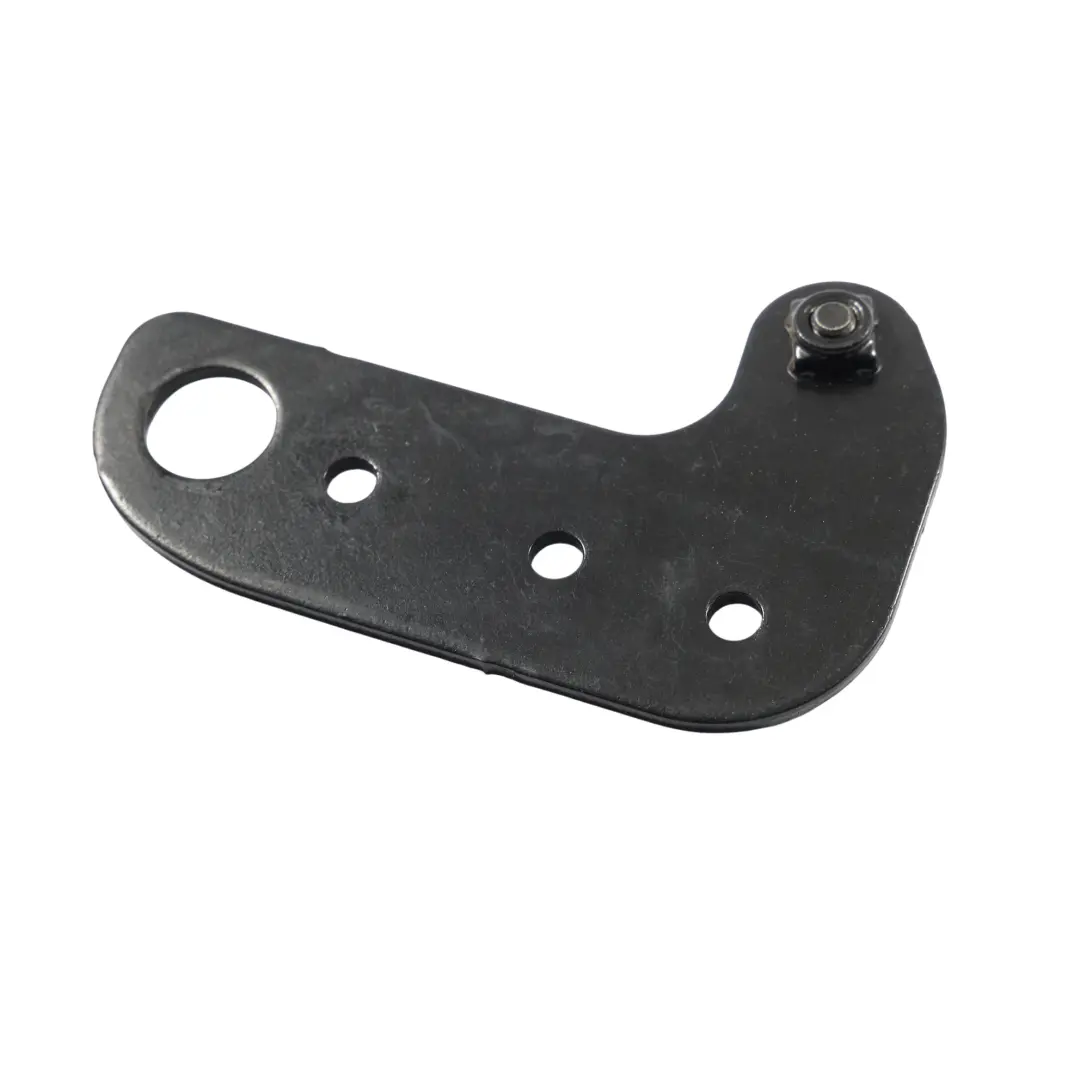 Montaggio Staffa Portellone Posteriore per Land Rover L319 con numero di parte BHR780230 Land Rover L319 Montaggio Staffa Portellone Posteriore - SKU BHR780230 - Numero di parte BHR780230