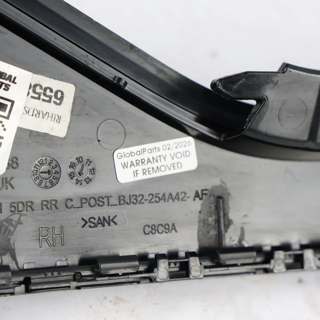 Embellecedor Pilar D Puerta Trasera Derecha para Range Rover L538 con número de pieza BJ32-254A42-AF Range Rover L538 Embellecedor Pilar D Puerta Trasera Derecha - SKU BJ32-254A42-AF - Número de pieza BJ32-254A42-AF