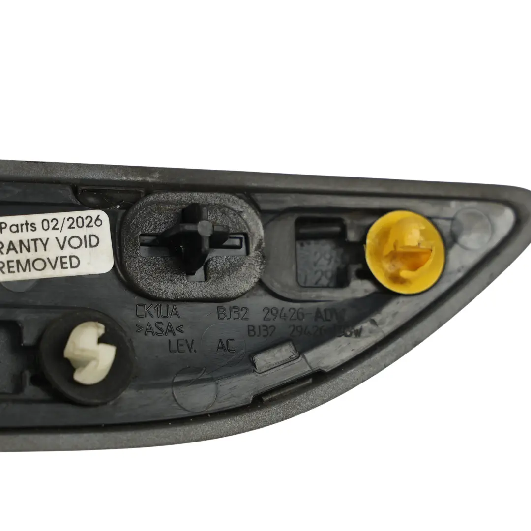 Land Rover Discovery L550 Moldura De Puerta Delantera Derecha - SKU BJ32-29426-ADW - Número de pieza BJ32-29426-ADW