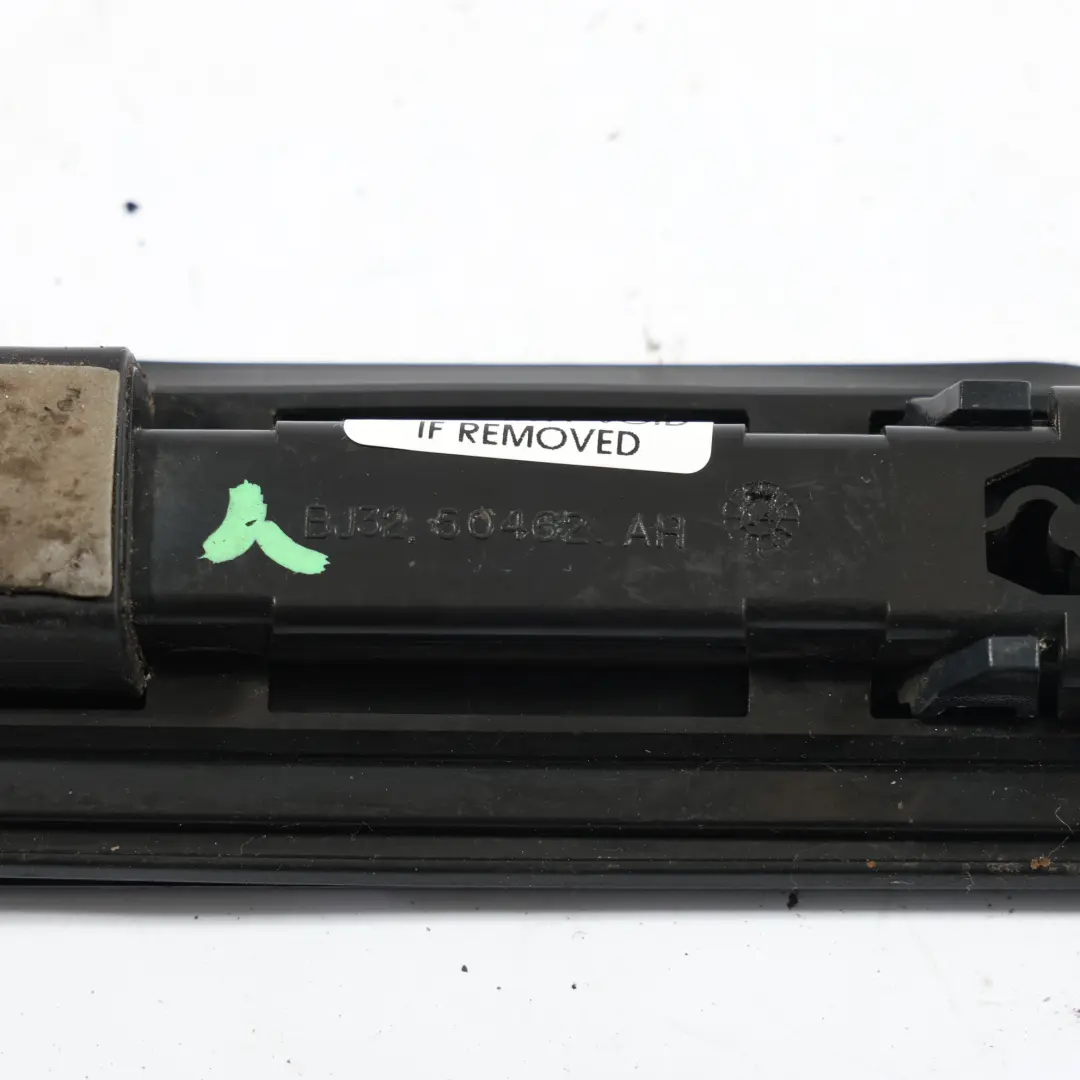 Techo Moldura Panel Cubierta Tira Trasera Derecha para Range Rover L538 con número de pieza BJ32-50462-AH Range Rover L538 Techo Moldura Panel Cubierta Tira Trasera Derecha - SKU BJ32-50462-AH - Número de pieza BJ32-50462-AH