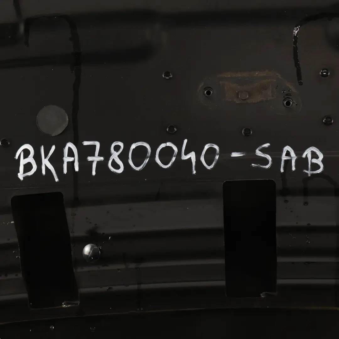 Maska Pokrywa Silnika Santorini Black - 820 do Land Rover Discovery 4 L319 o numerze BKA780040 Land Rover Discovery 4 L319 Maska Pokrywa Silnika Santorini Black - 820 - SKU BKA780040-SAB - Numer Części BKA780040
