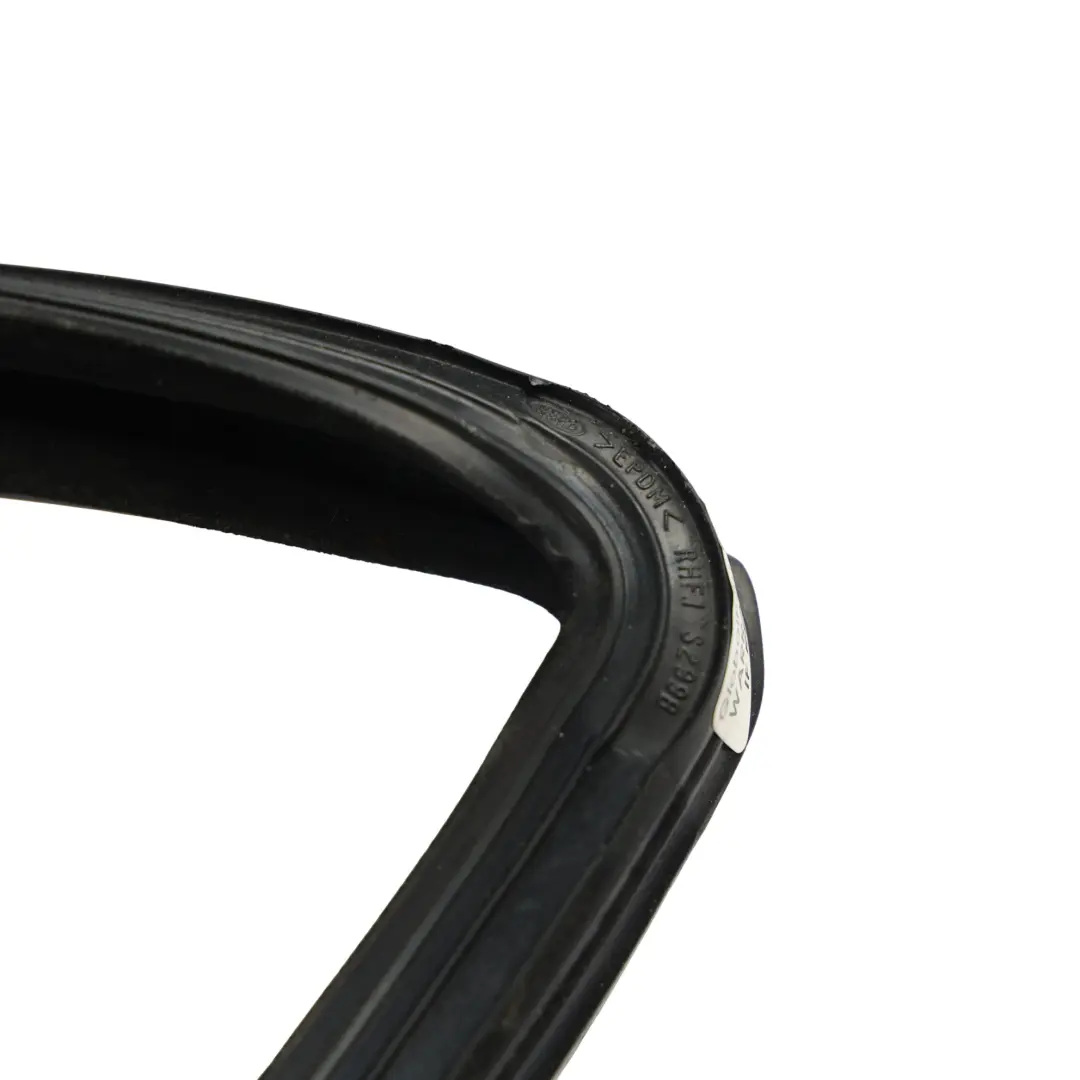 Land Rover Discovery L319 Window Door Glass Seal Front Right O/S 6H22-202K94-AD - SKU CFE500820 - Part number CFE500820