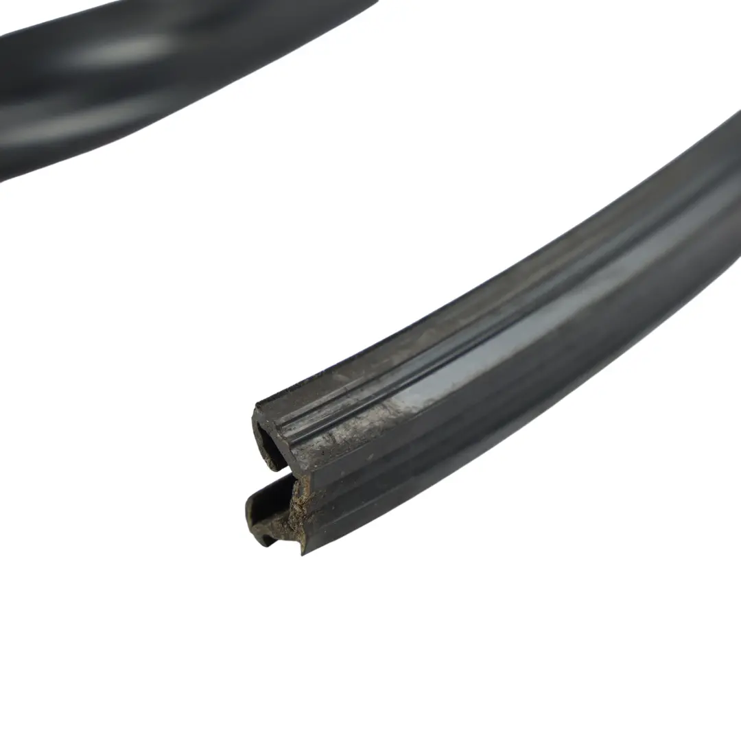 Land Rover Discovery L319 Finestra Porta Guarnizione Vetro Anteriore Destra - SKU CFE500820 - Numero di parte CFE500820