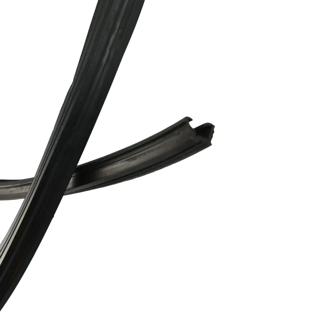 Door Window Seal Gasket Rubber Front Right O/S to Range Rover L320 with Part number CFE500840 Range Rover L320 Door Window Seal Gasket Rubber Front Right O/S - SKU CFE500840 - Part number CFE500840