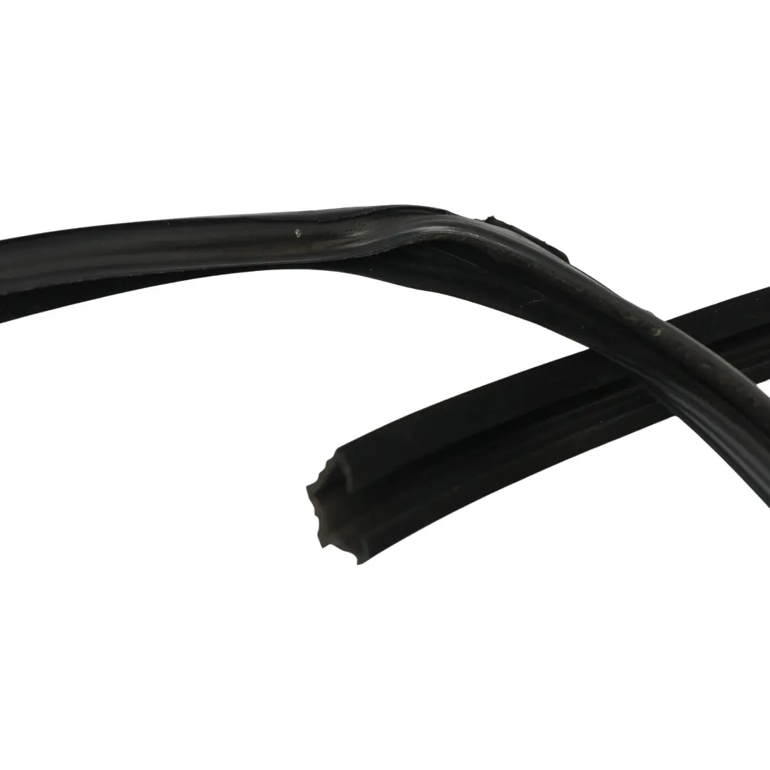 Range Rover L320 Door Window Seal Gasket Rubber Front Right O/S - SKU CFE500840 - Part number CFE500840