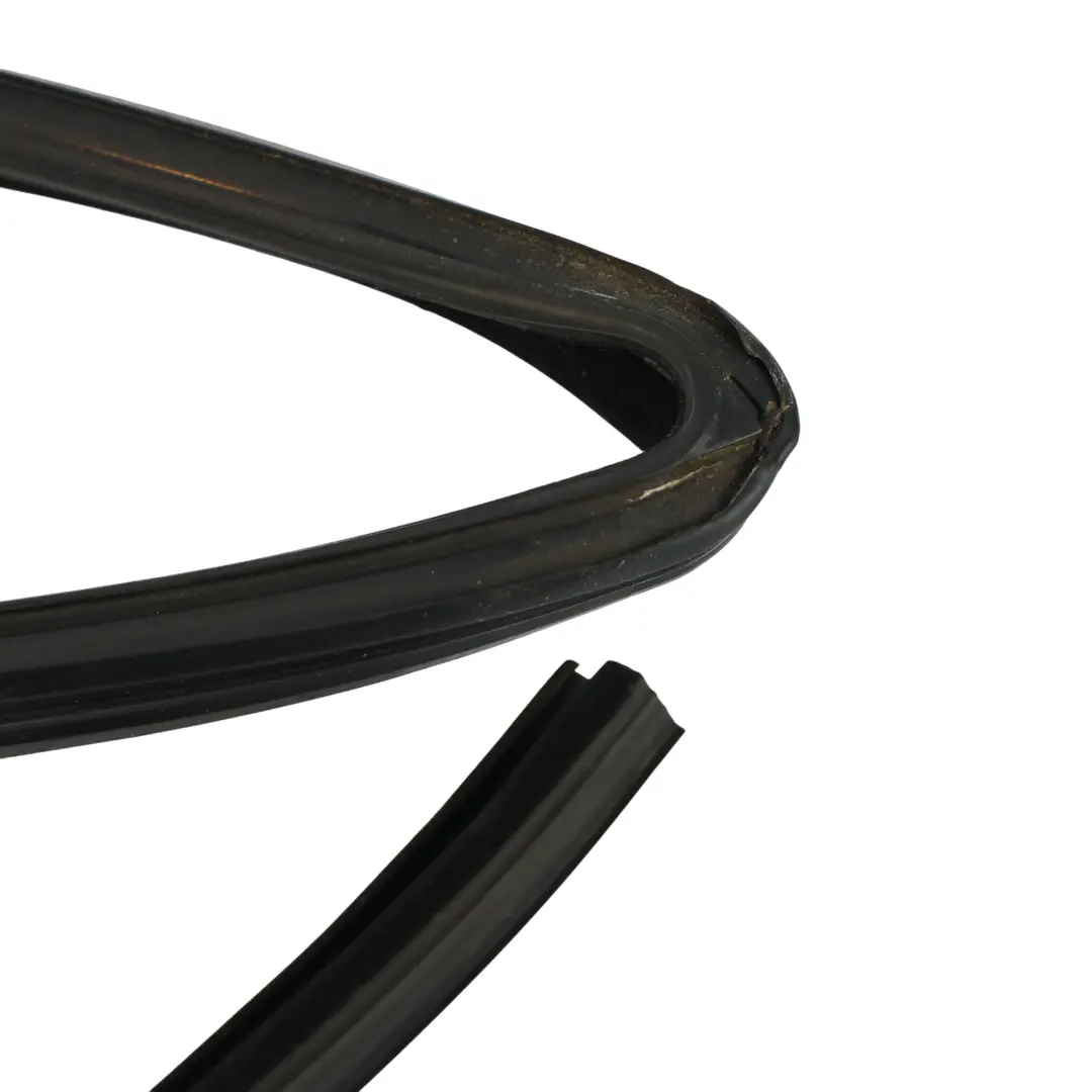 Türfenster Dichtung Vorne Rechts für Land Rover Range Rover Sport L320 mit Teilenummer CFE500840 Land Rover Range Rover Sport L320 Türfenster Dichtung Vorne Rechts - SKU CFE500840 - Teilenummer CFE500840