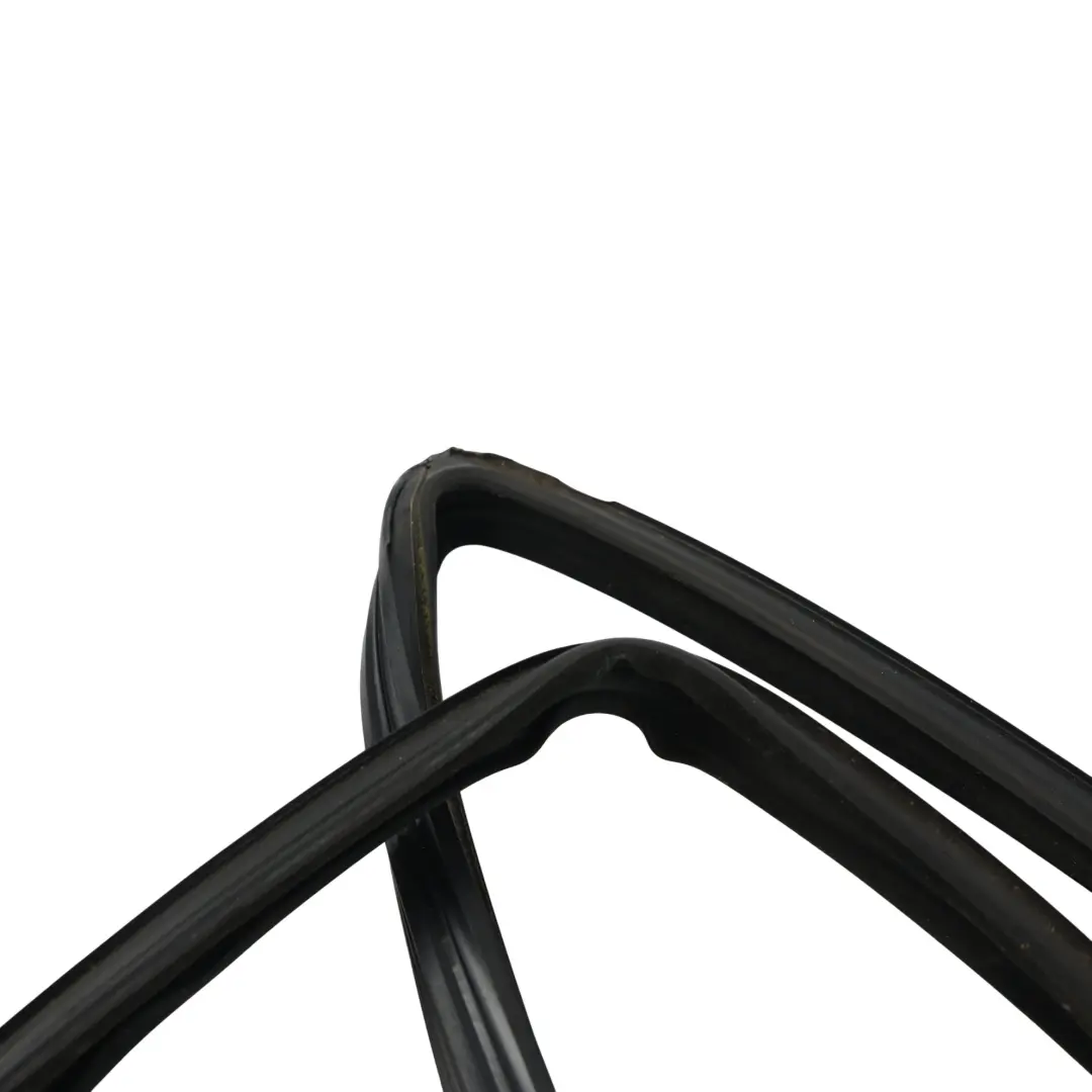 Range Rover L320 Door Window Seal Gasket Rubber Front Left N/S - SKU CFE500850 - Part number CFE500850