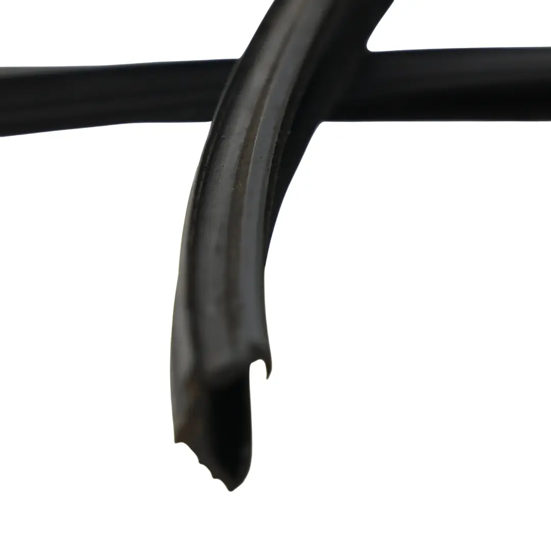 Guarnizione Vetro Porta Anteriore Sinistra per Land Rover Range Rover L320 con numero di parte CFE500850 Land Rover Range Rover L320 Guarnizione Vetro Porta Anteriore Sinistra - SKU CFE500850 - Numero di parte CFE500850