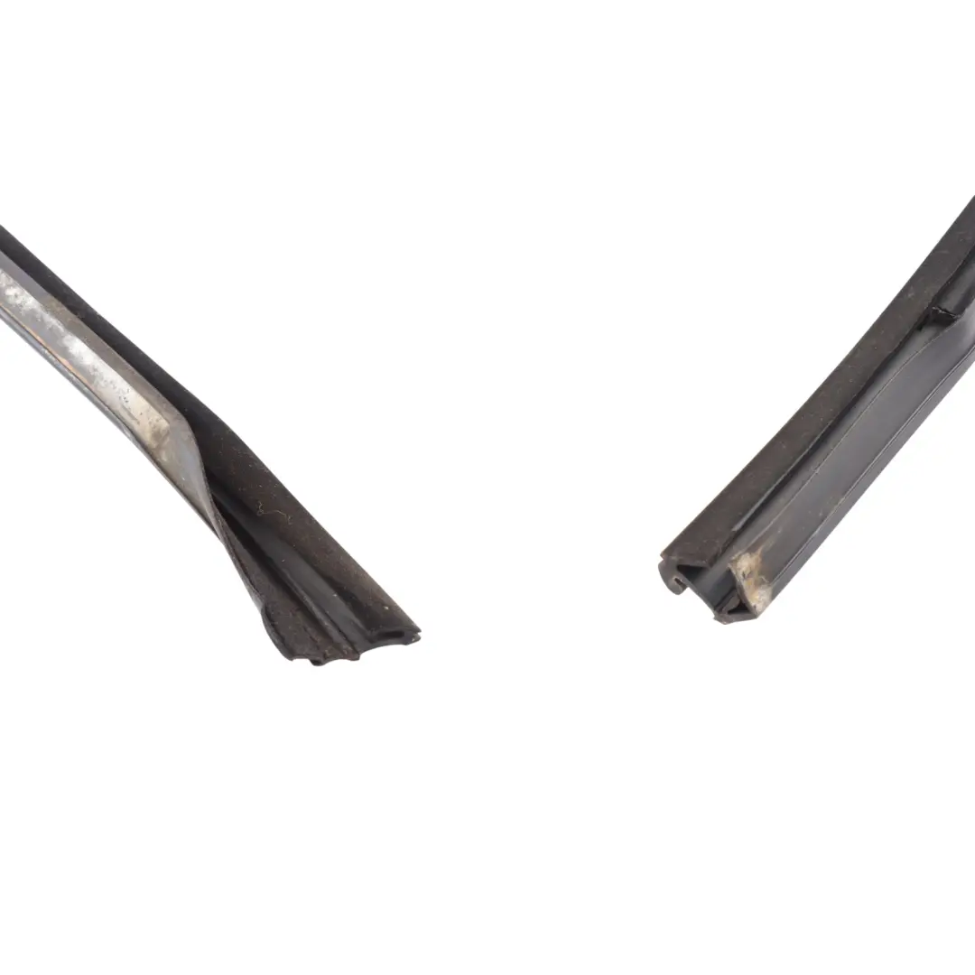 Joint Étanchéité Guide Vitre Porte Arrière Gauche XH42-25476-BA pour Range Rover L322 à propos du numéro de pièce CGE000374 Range Rover L322 Joint Étanchéité Guide Vitre Porte Arrière Gauche XH42-25476-BA - SKU CGE000374 - Numéro de pièce CGE000374