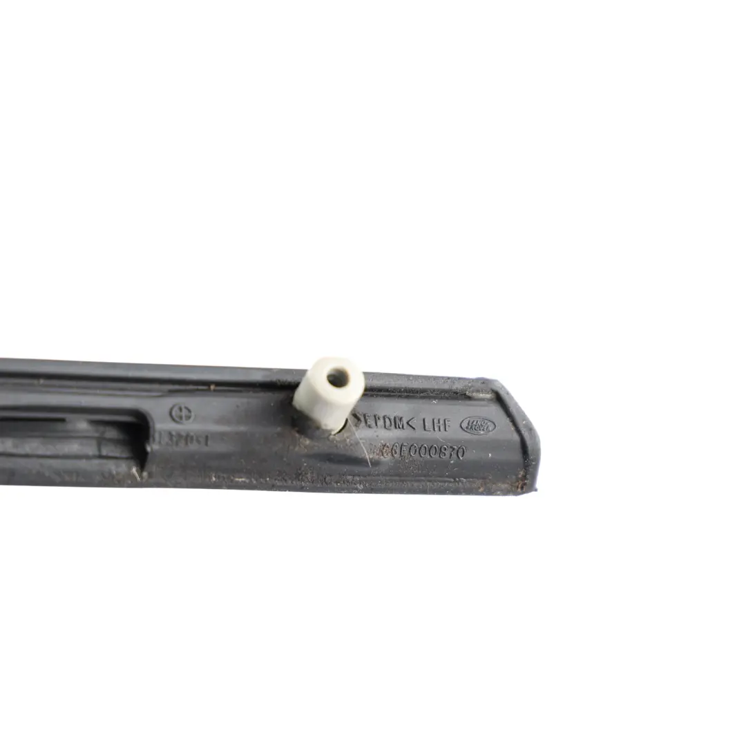 Guarnizione Portiera Anteriore Sinistra per Range Rover Sport L320 con numero di parte CGE000870 Range Rover Sport L320 Guarnizione Portiera Anteriore Sinistra - SKU CGE000870 - Numero di parte CGE000870