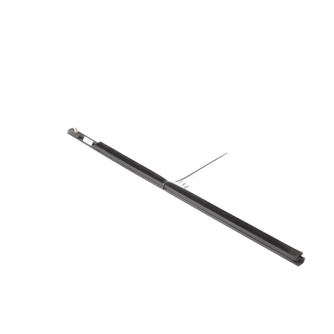 Guarnizione Porta Posteriore Destra per Range Rover Sport L320 con numero di parte CGE000880 Range Rover Sport L320 Guarnizione Porta Posteriore Destra - SKU CGE000880 - Numero di parte CGE000880