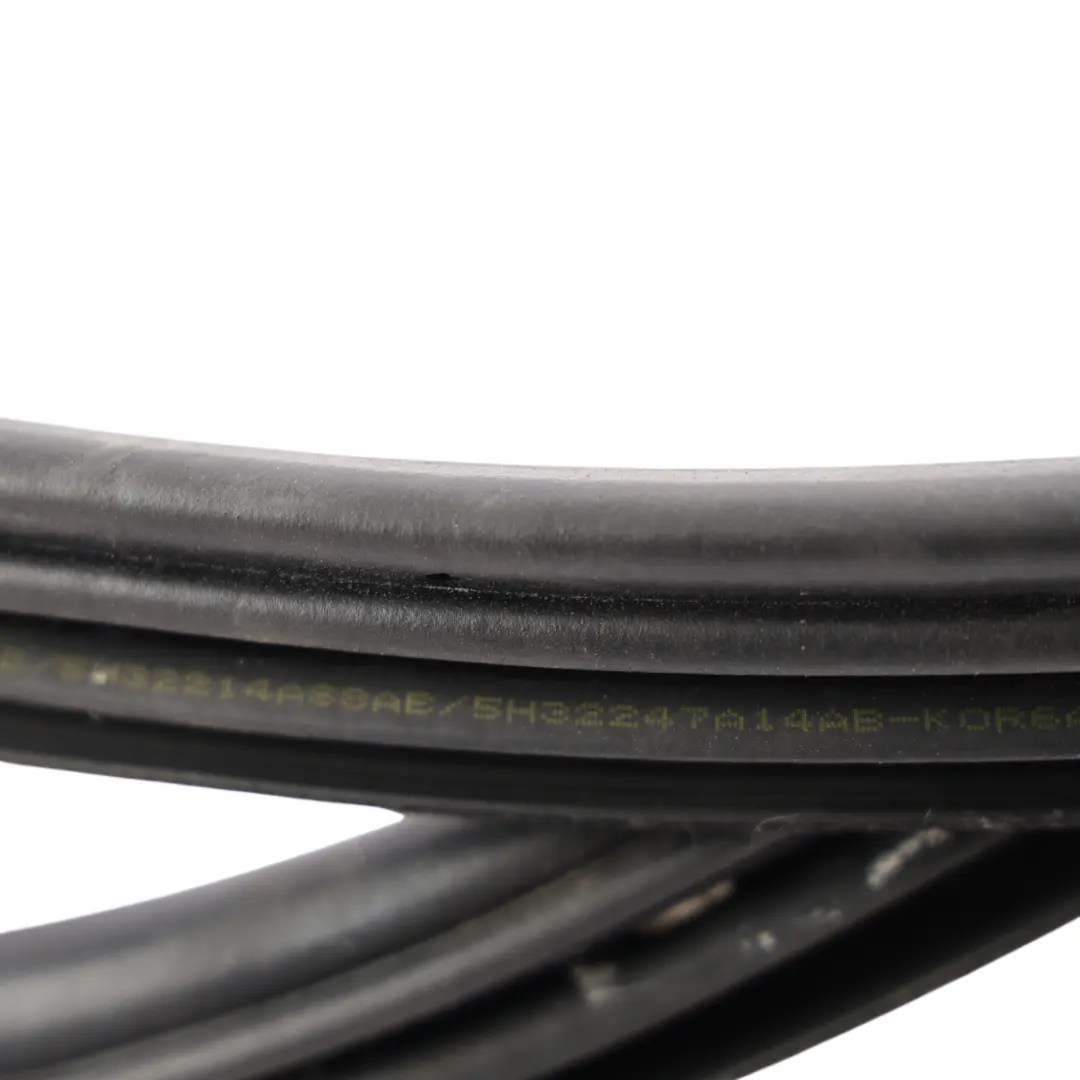 Guarnizione Porta Gomma Anteriore Sinistra Destra per Range Rover L320 con numero di parte CGE500440 Range Rover L320 Guarnizione Porta Gomma Anteriore Sinistra Destra - SKU CGE500440 - Numero di parte CGE500440