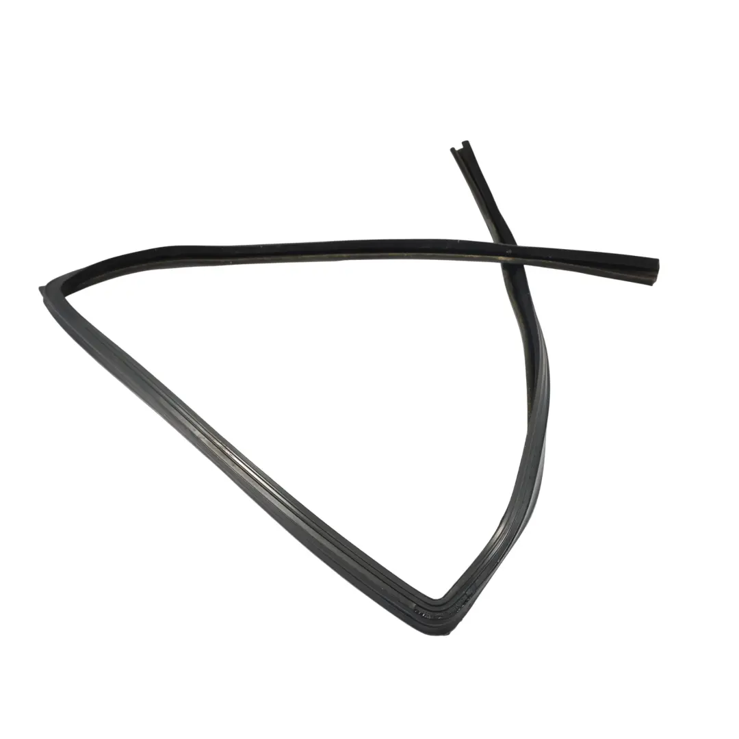 Guarnizione Guida Finestrino Porta Posteriore Destra per Range Rover L320 con numero di parte CGE500760 Range Rover L320 Guarnizione Guida Finestrino Porta Posteriore Destra - SKU CGE500760 - Numero di parte CGE500760