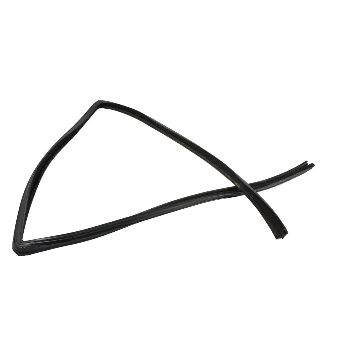 Guarnizione Guida Finestrino Porta Posteriore Destra per Range Rover L320 con numero di parte CGE500760 Range Rover L320 Guarnizione Guida Finestrino Porta Posteriore Destra - SKU CGE500760 - Numero di parte CGE500760