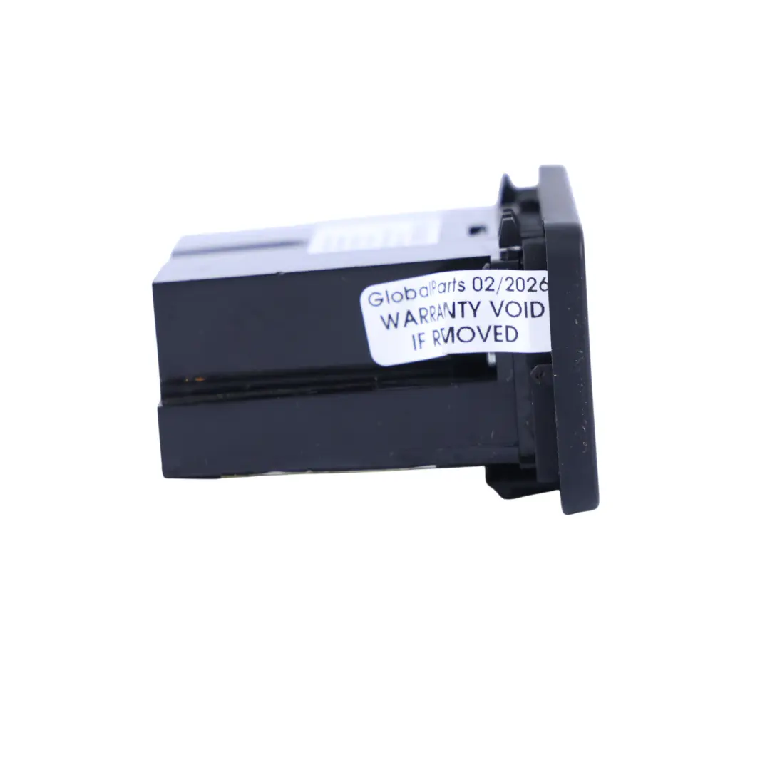 Podwójne Gniazdo USB do Land Rover Discovery 4 L319 o numerze CH22-19C166-AB Land Rover Discovery 4 L319 Podwójne Gniazdo USB - SKU CH22-19C166-AB - Numer Części CH22-19C166-AB