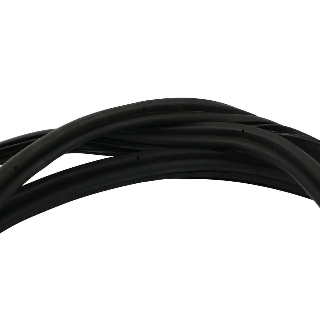 Window Seal Gasket Rubber Surround to Range Rover Sport L320 Tailgate with Part number CKE500022 Range Rover Sport L320 Tailgate Window Seal Gasket Rubber Surround - SKU CKE500022 - Part number CKE500022