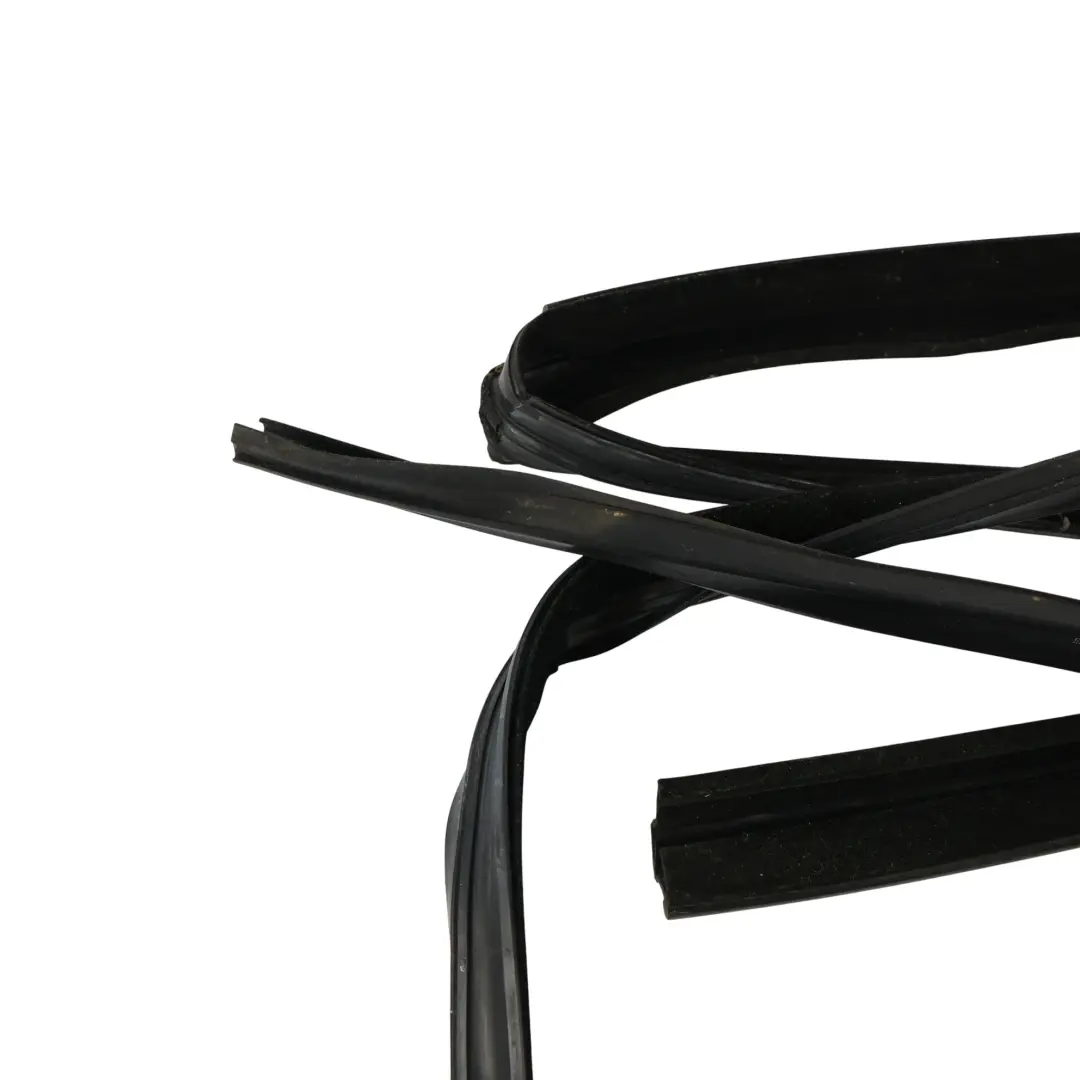 Türfensterführung Dichtung Vorne Links für Range Rover L322 mit Teilenummer CUC000034 Range Rover L322 Türfensterführung Dichtung Vorne Links - SKU CUC000034 - Teilenummer CUC000034