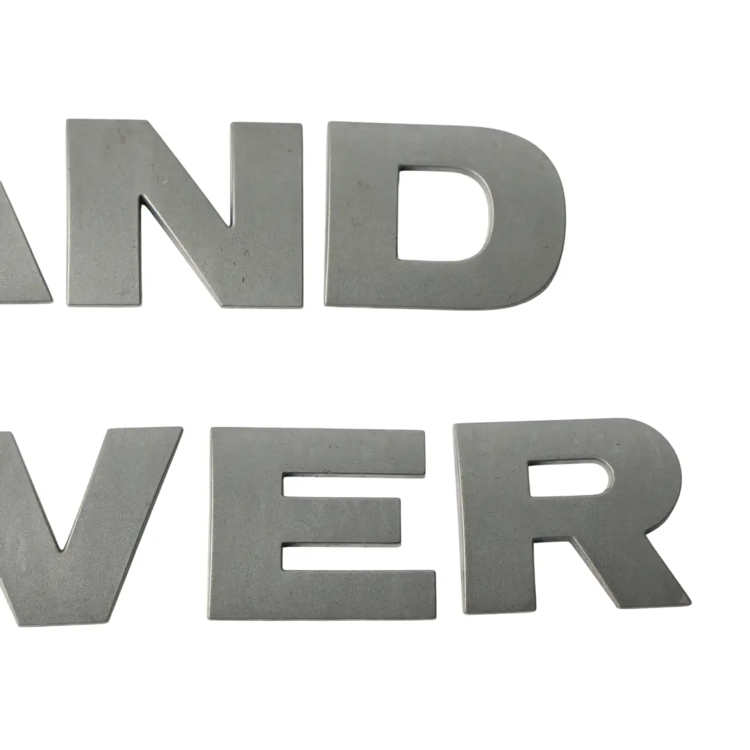 Typenschild Emblem Vorne für Land Rover Discovery 4 L319 mit Teilenummer DAB500050LQV Land Rover Discovery 4 L319 Typenschild Emblem Vorne - SKU DAB500050LQV - Teilenummer DAB500050LQV