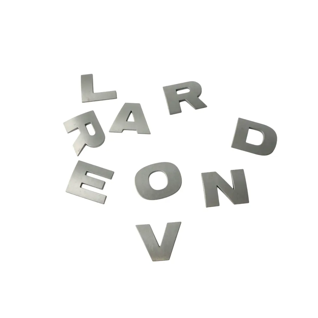 Emblème Avant pour Land Rover Discovery 4 L319 à propos du numéro de pièce DAB500050LQV Land Rover Discovery 4 L319 Emblème Avant - SKU DAB500050LQV - Numéro de pièce DAB500050LQV