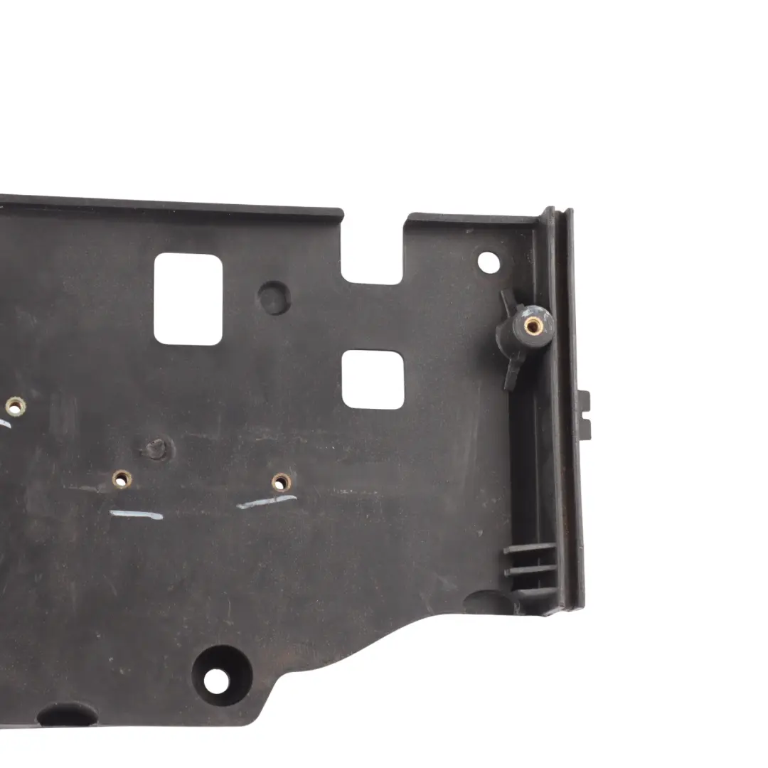 Batterie Halterung Unten Links für Land Rover Discovery 3 L319 mit Teilenummer DWM500031 Land Rover Discovery 3 L319 Batterie Halterung Unten Links - SKU DWM500031 - Teilenummer DWM500031