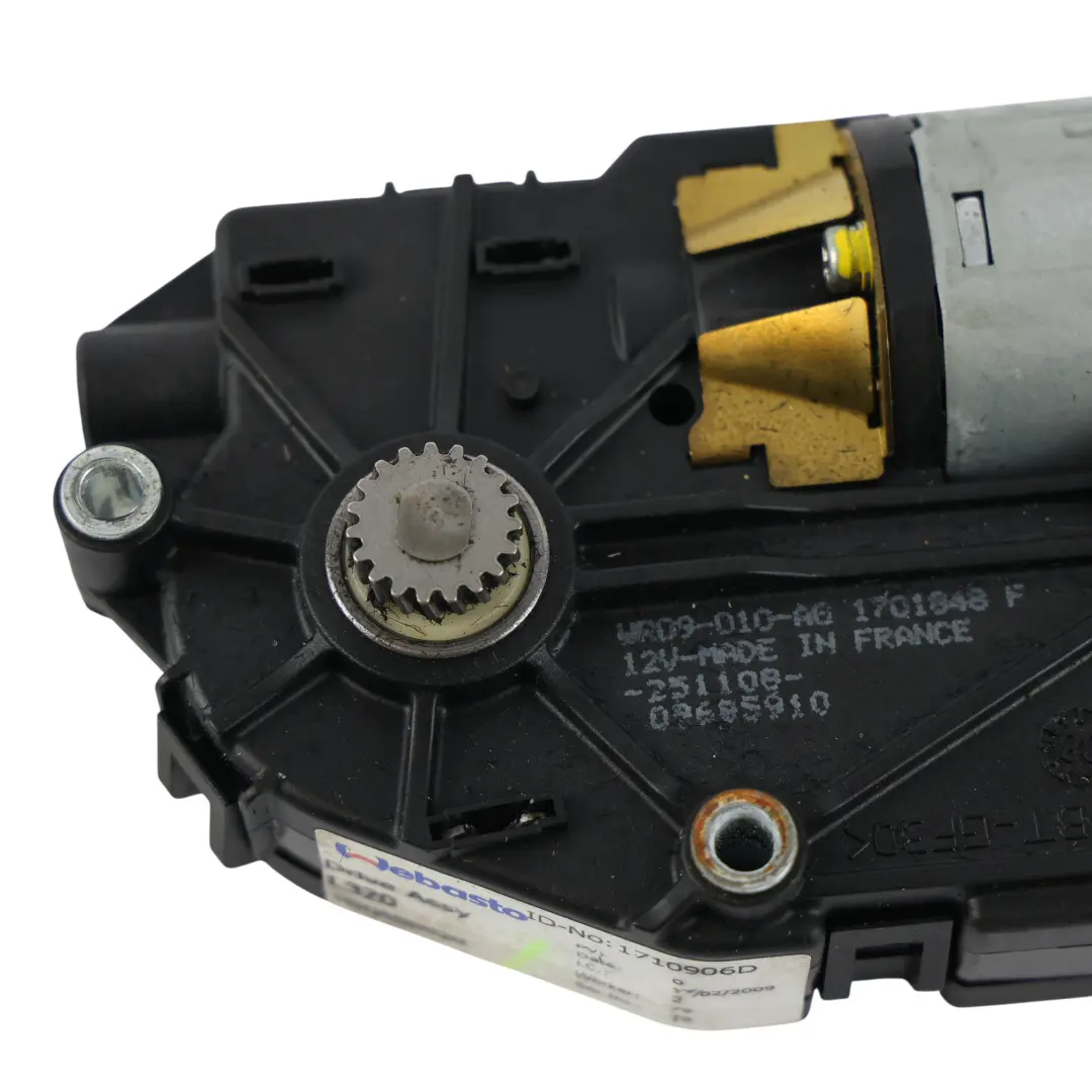 Panoramic Sunroof Regulation Electric Motor to Range Rover Sport L320 with Part number EGQ500020 Range Rover Sport L320 Panoramic Sunroof Regulation Electric Motor - SKU EGQ500020 - Part number EGQ500020