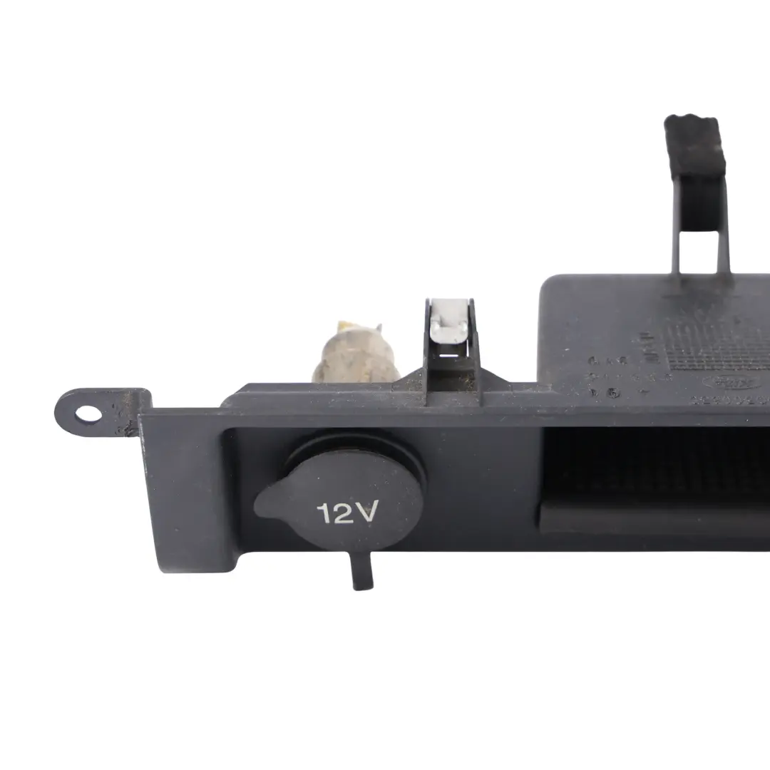 Socket Output Unit Trim Cover to Land Rover Discovery 3 L319 12V Dual with Part number FB0500630 Land Rover Discovery 3 L319 12V Dual Socket Output Unit Trim Cover - SKU FB0500630 - Part number FB0500630