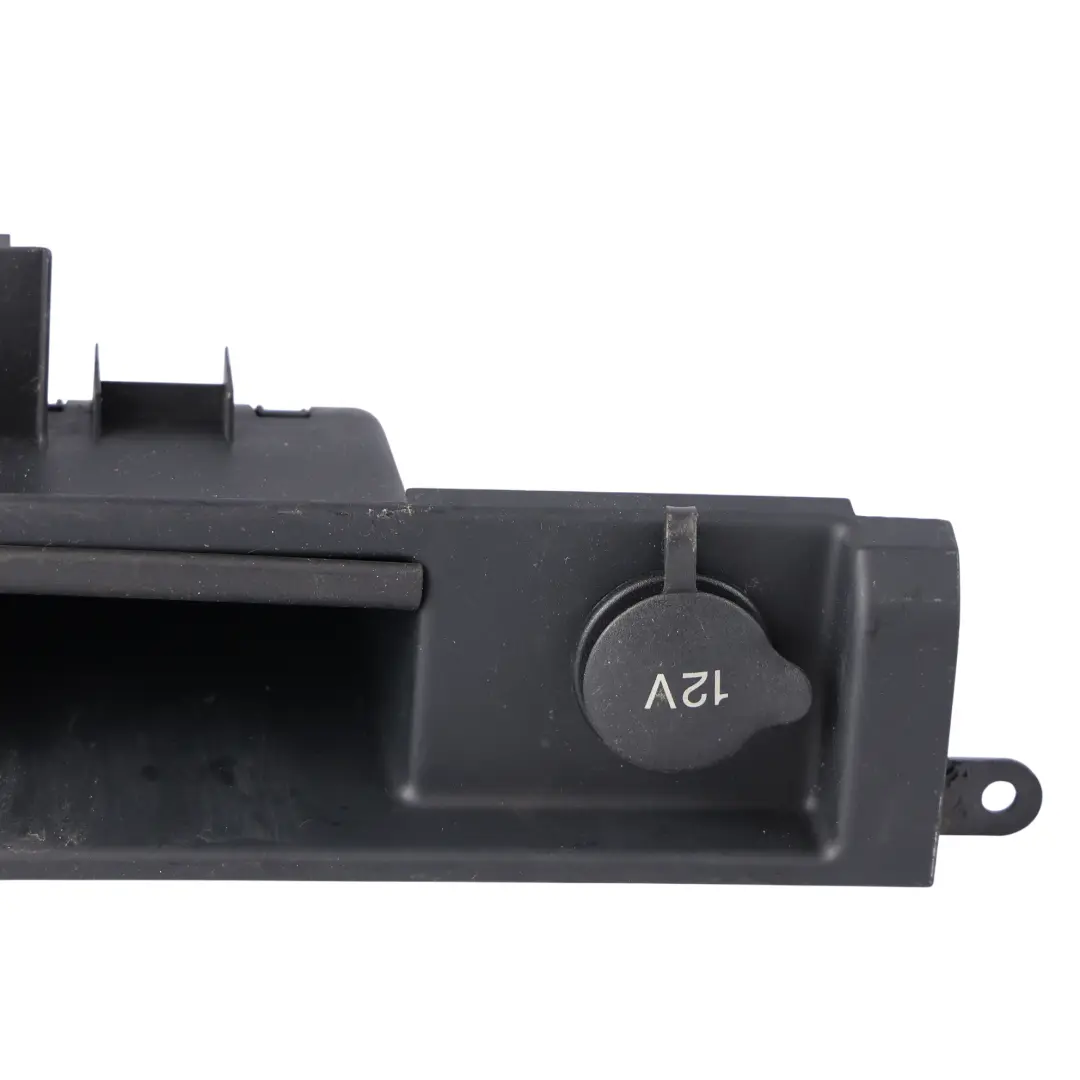 Socket Output Unit Trim Cover to Land Rover Discovery 3 L319 12V Dual with Part number FB0500630 Land Rover Discovery 3 L319 12V Dual Socket Output Unit Trim Cover - SKU FB0500630 - Part number FB0500630