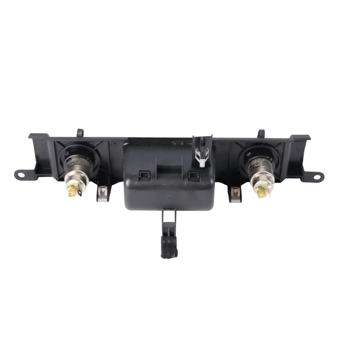 Cache Sortie Double Prise 12V pour Land Rover Discovery 3 L319 à propos du numéro de pièce FB0500630 Land Rover Discovery 3 L319 Cache Sortie Double Prise 12V - SKU FB0500630 - Numéro de pièce FB0500630