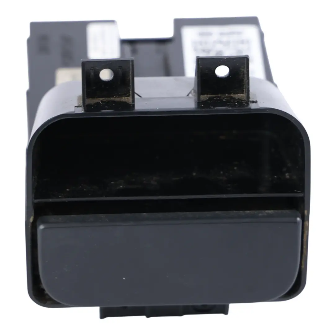 Land Rover Discovery 3 L319 Mécanisme Porte-Gobelet Côté Passager - SKU FBD-500140-A - Numéro de pièce FBD-500140-A